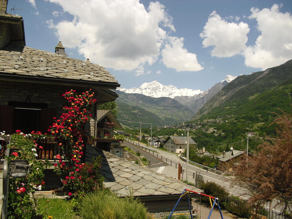 B&B Les Fleurs Gignod Exteriör bild