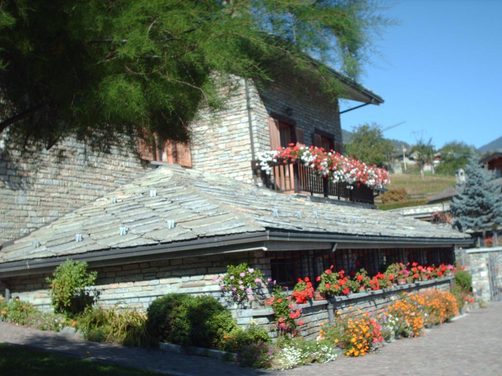 B&B Les Fleurs Gignod Exteriör bild