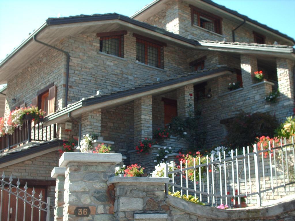 B&B Les Fleurs Gignod Exteriör bild