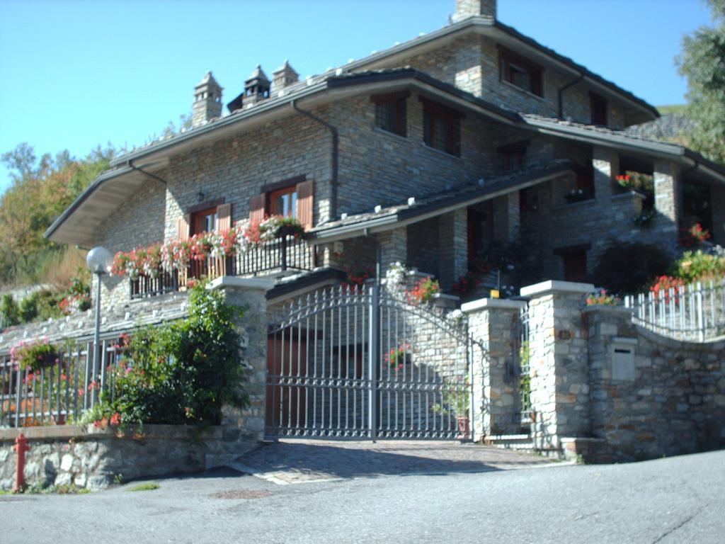 B&B Les Fleurs Gignod Exteriör bild