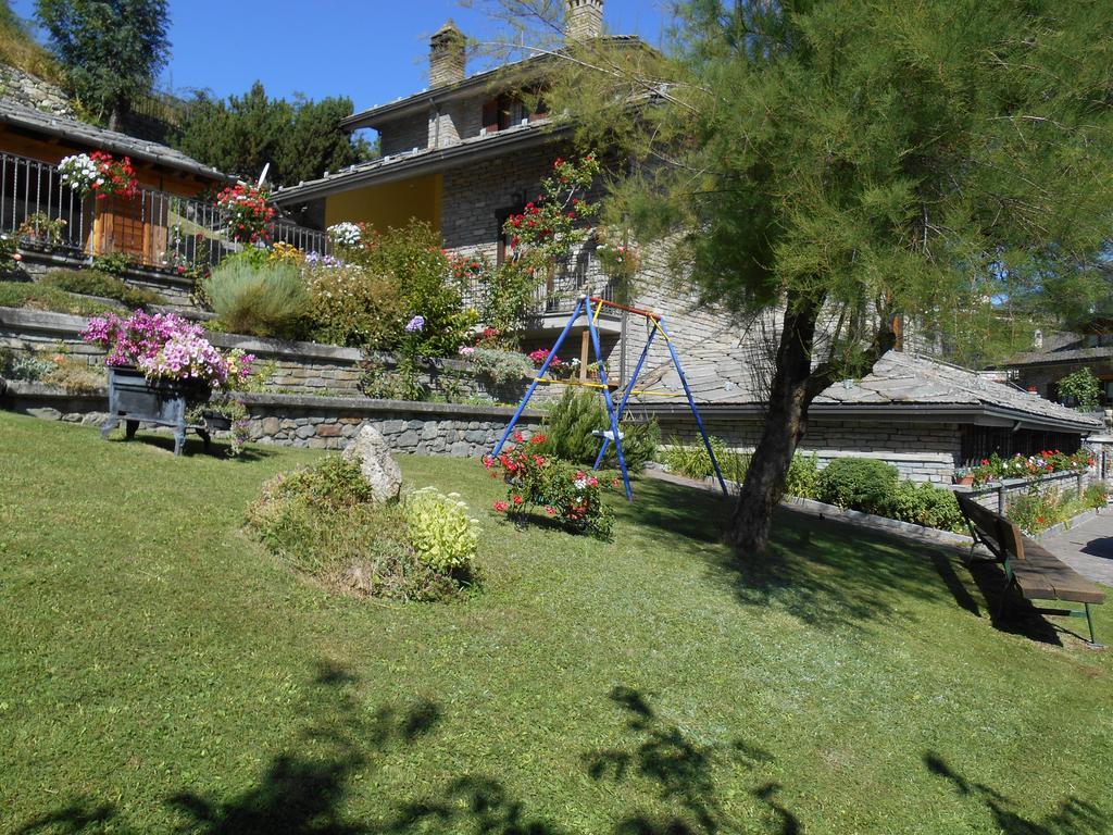 B&B Les Fleurs Gignod Exteriör bild