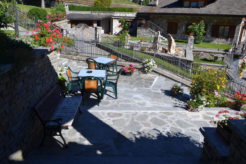 B&B Les Fleurs Gignod Exteriör bild