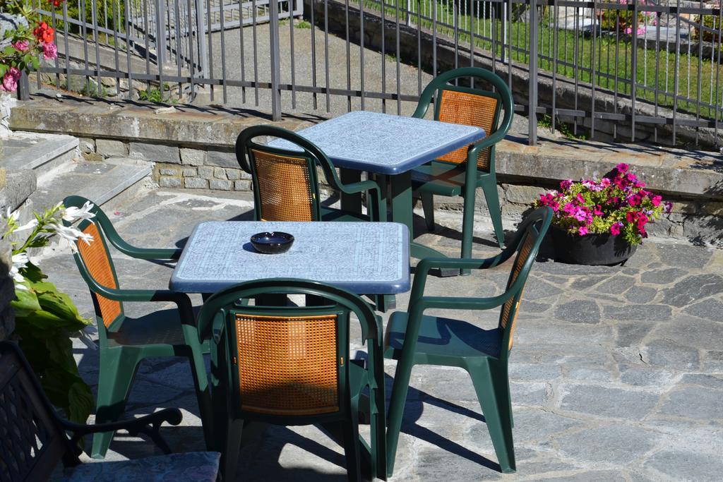 B&B Les Fleurs Gignod Exteriör bild