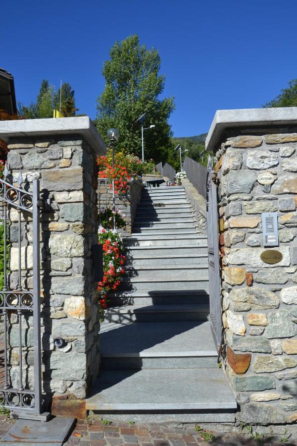 B&B Les Fleurs Gignod Rum bild